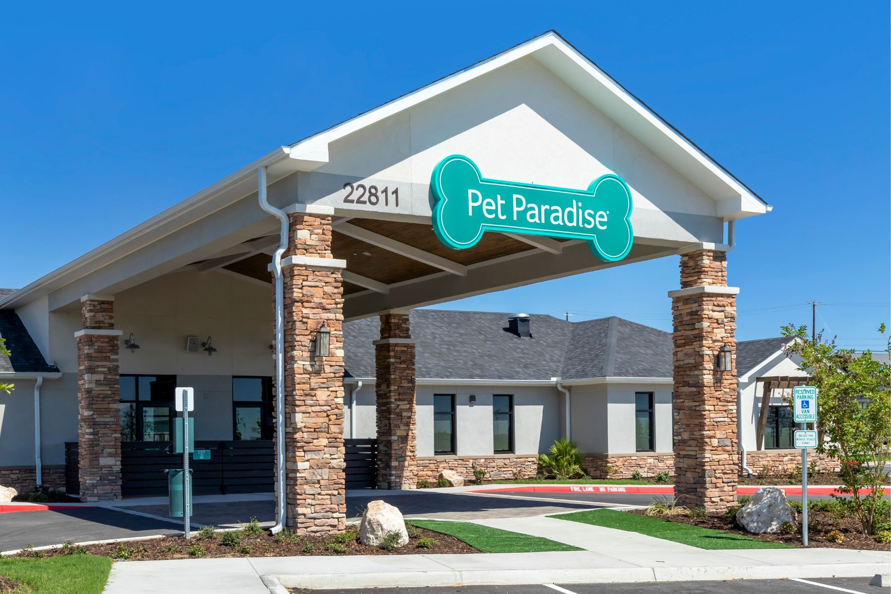 Pet Paradise Stone Oak